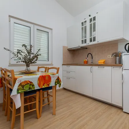 Apartment Ljiljana